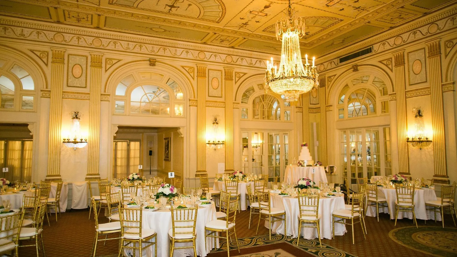 The Brown Hotel Луисвилл 5*,